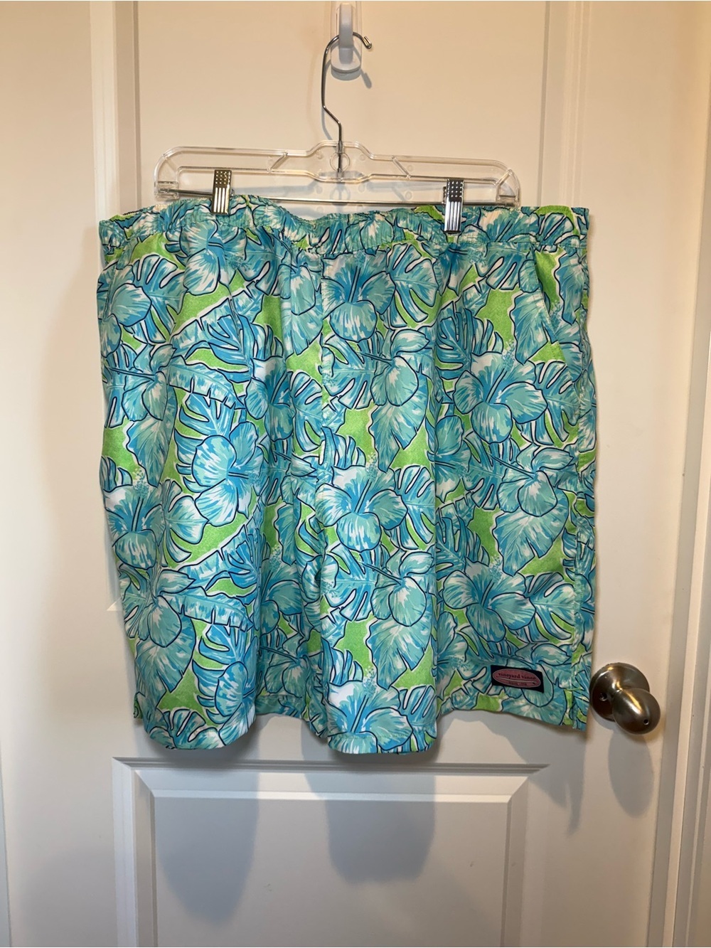 Vineyard Vines XXL Blue Green Tropical Hibiscus Swim Trunks